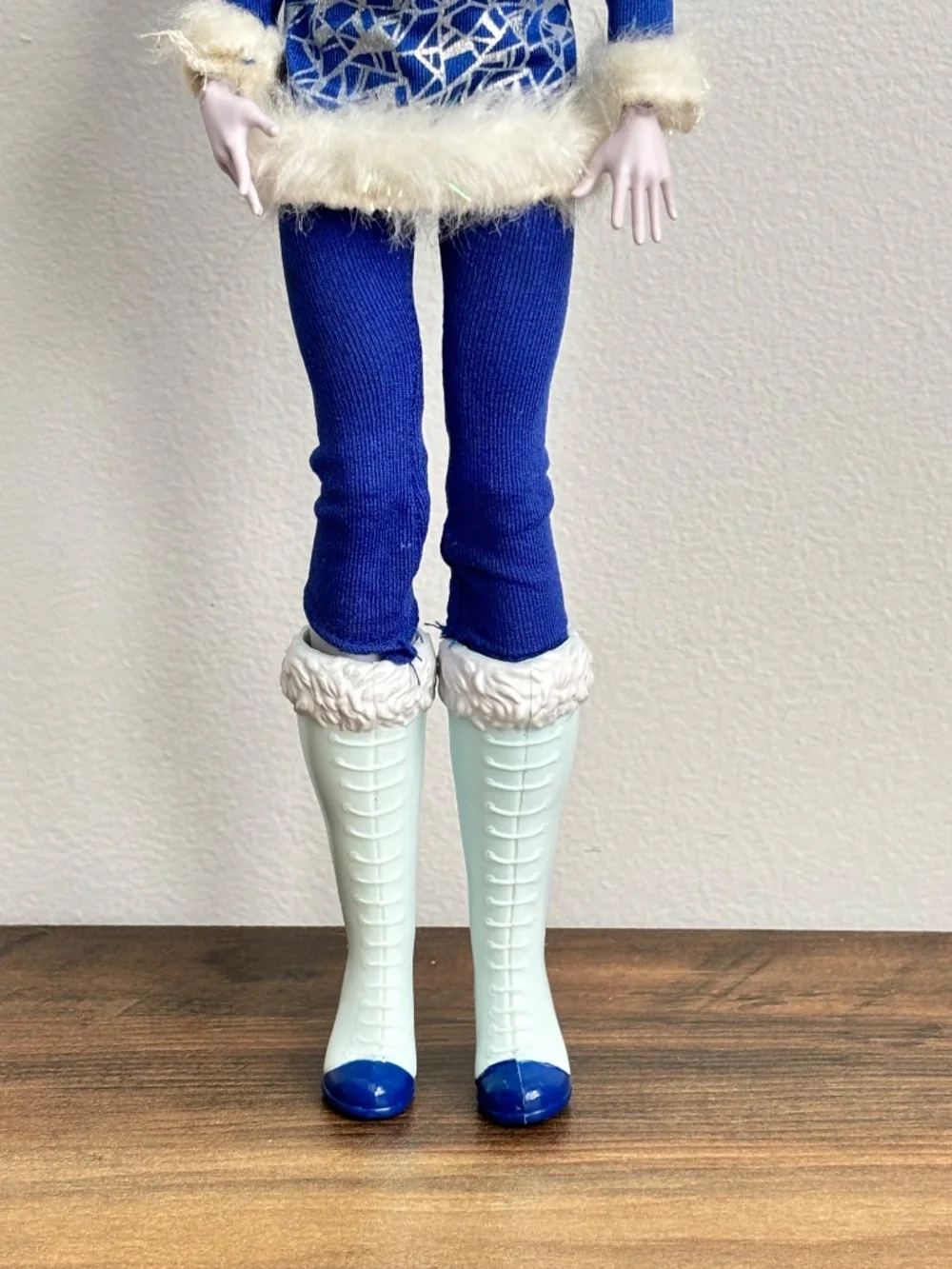 DC Super Hero Girls Frost Action Figure Doll Mattel Outfit Boots COMPLETE 2015